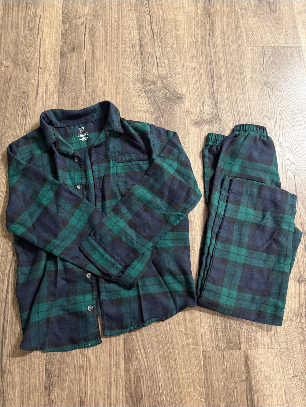 GAP Green and Navy Plaid boys youth Flannel Pajama Set